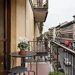 Elegant And Roomy Central Apartment