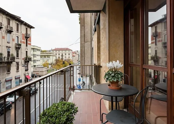 Elegant And Roomy Central Apartment