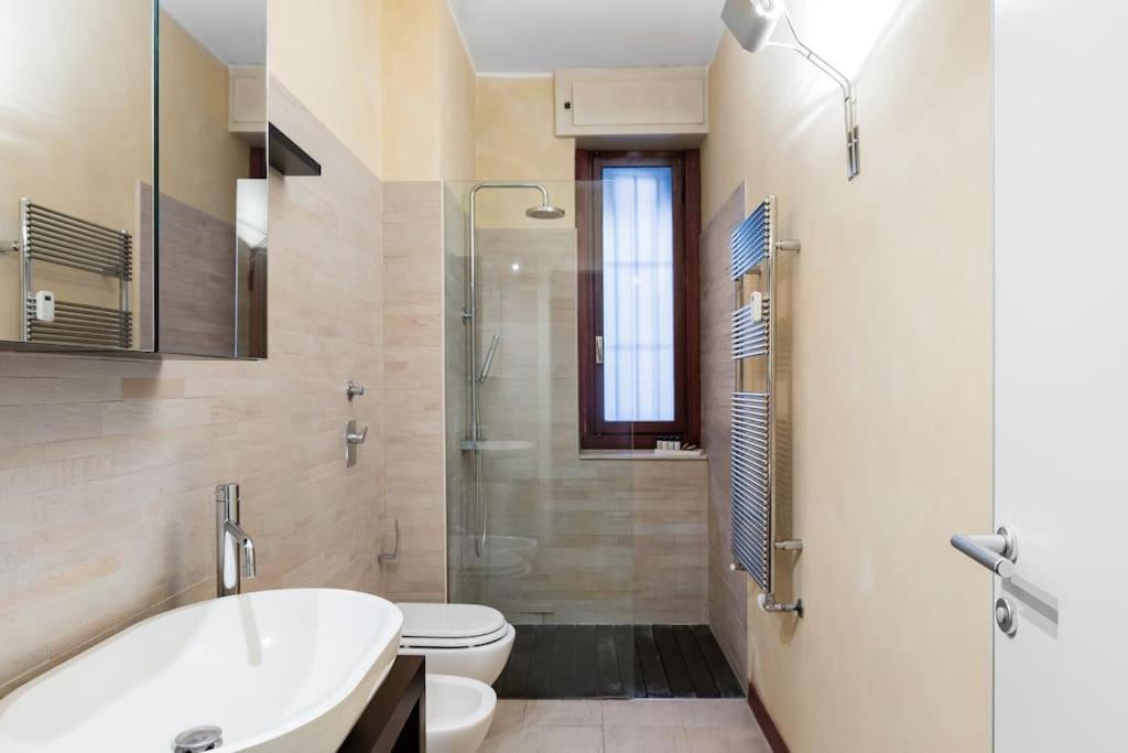 Elegant And Roomy Apartment