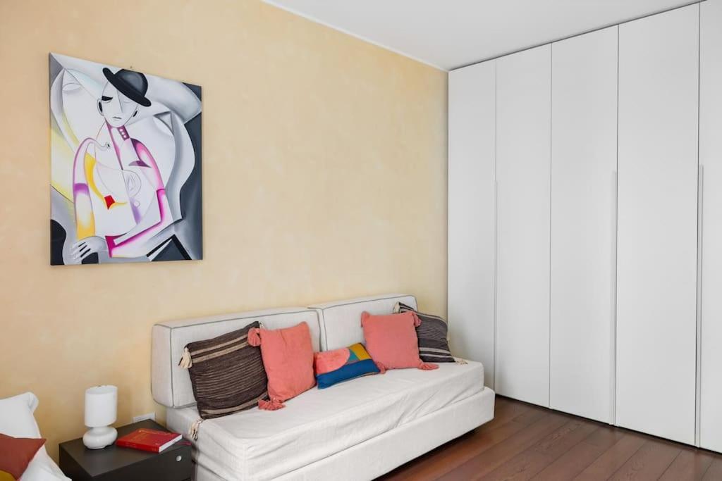 Elegant And Roomy Apartment *