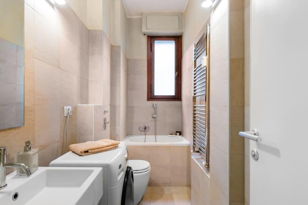 Elegant And Roomy Apartment